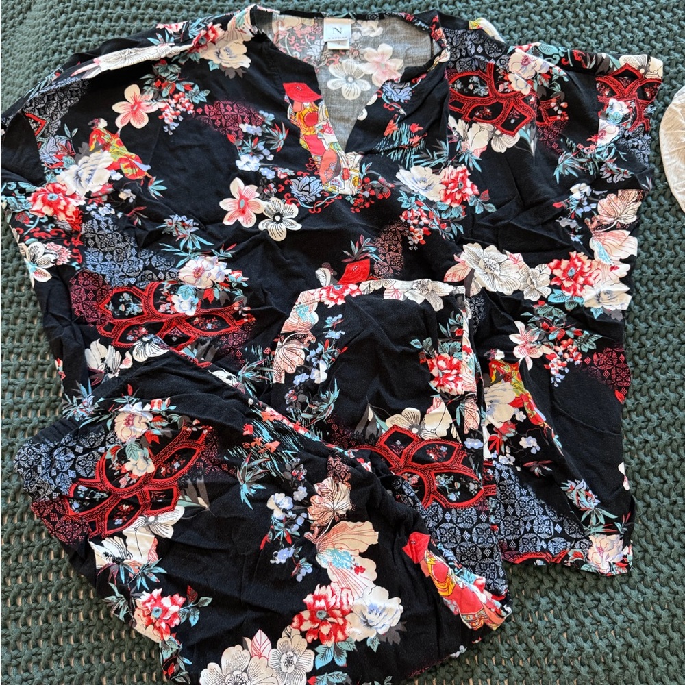 Natori Floral Black V-Neck Women’s Top - Lightweight Short Sleeve and pants